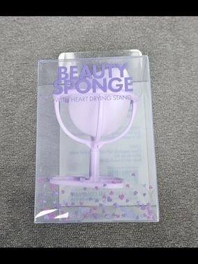Beauty Sponge With Heart Drying Stand In Purple BNIB